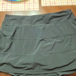 Lululemon black size 14 skirt